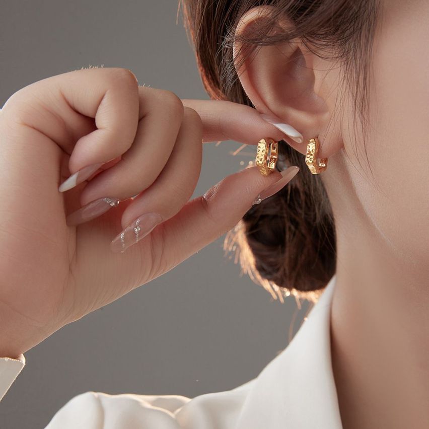 ESSENTIAL 925 Silver Hoop Earrings