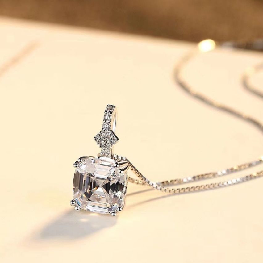925 Silver Rhodium Plating White Zircon Pendants 2.86g