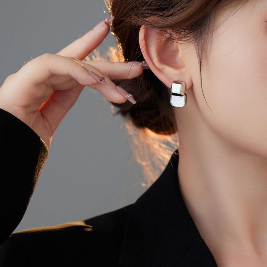 CLASSIC Rhodium Plating 925 Silver Mother of Pearl Pearls Earrings